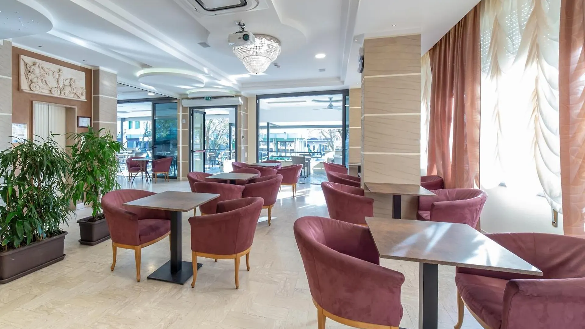 Hotel Bamby E Delfino Gatteo a Mare 3*,